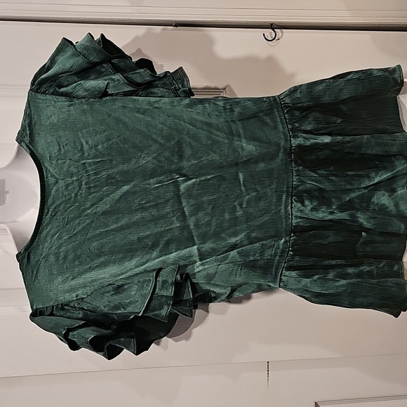 Anthropologie Chloe Oliver Emerald Satin Flutter Sleeve Blouse Sz Sm NWT - Picture 5 of 5